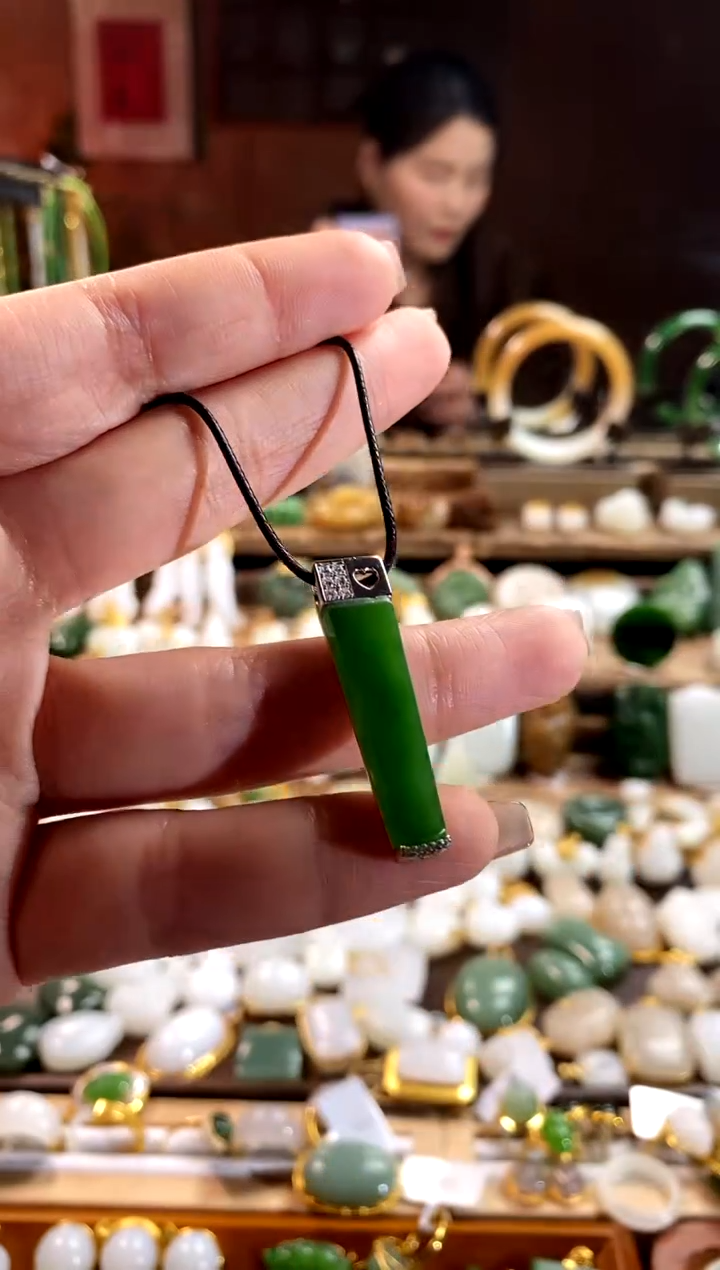 【闪购商品】和田玉吊坠银S925镶嵌。