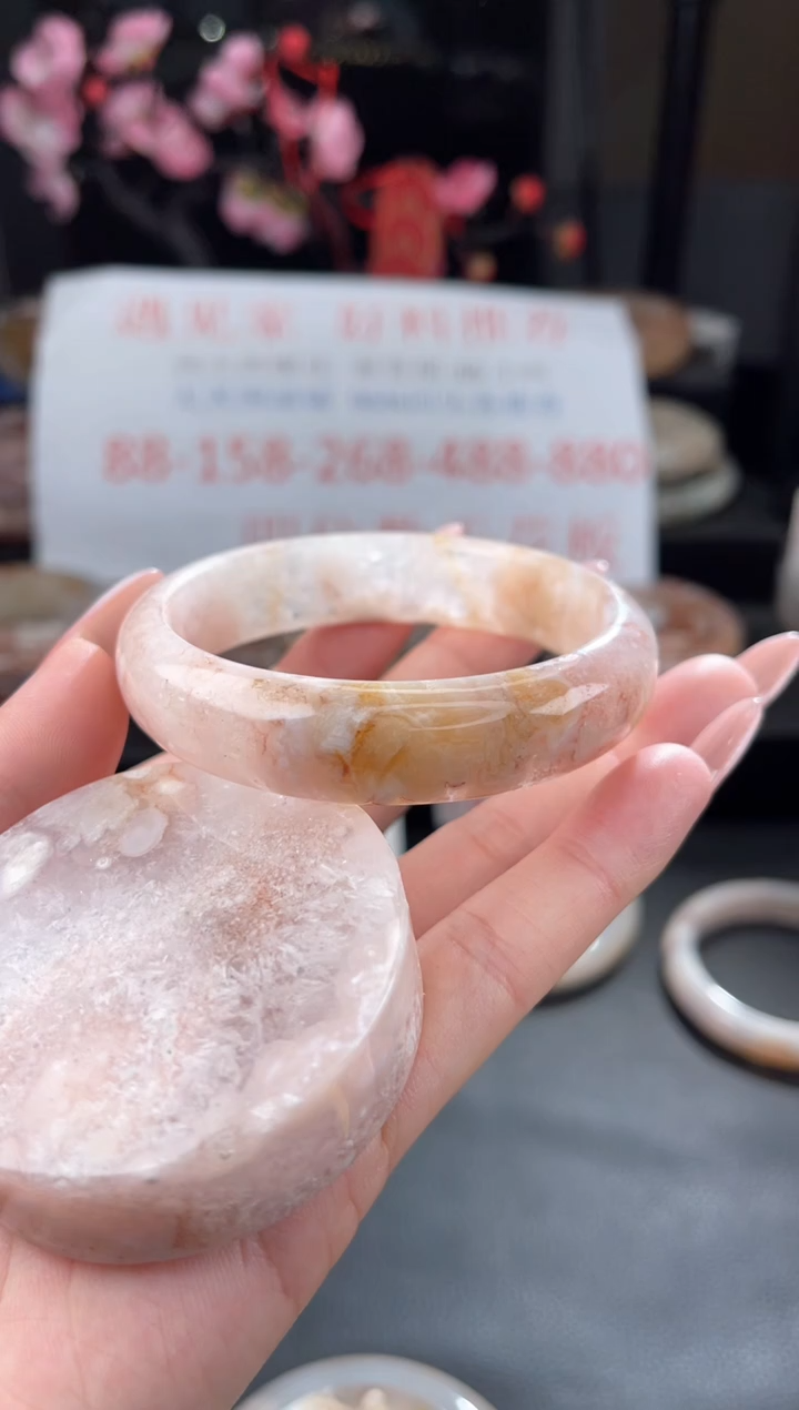【闪购商品】石英质玉手镯未镶嵌57
