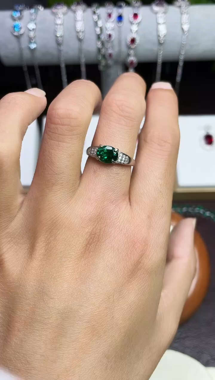 银S925镶嵌合成钻石绿宝戒指