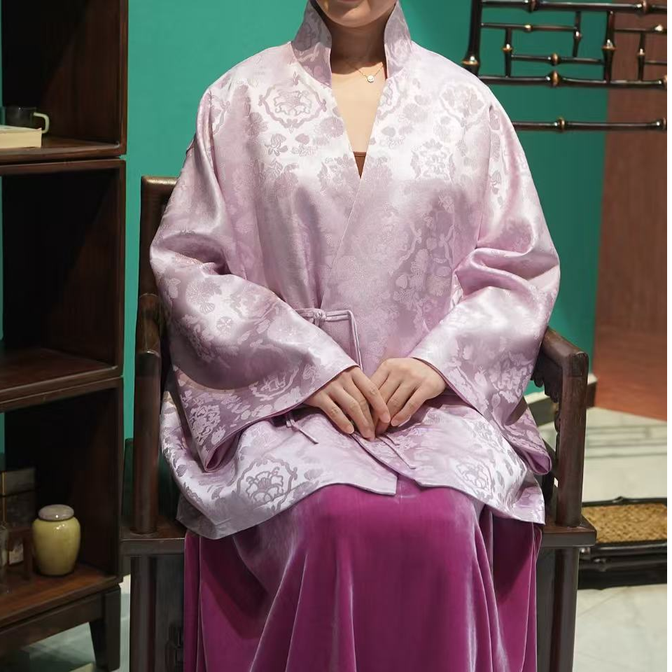 粉色丝毛V立领上衣内衬玫瑰真丝