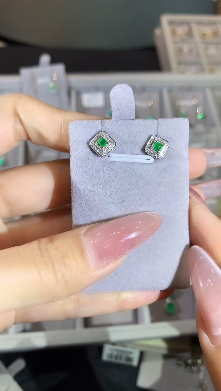 【闪购商品】祖母绿耳钉18K金镶嵌a138时尚