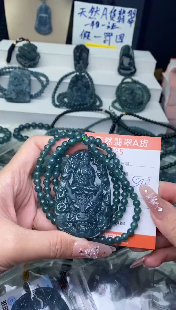 【闪购商品】翡翠颈饰未镶嵌········