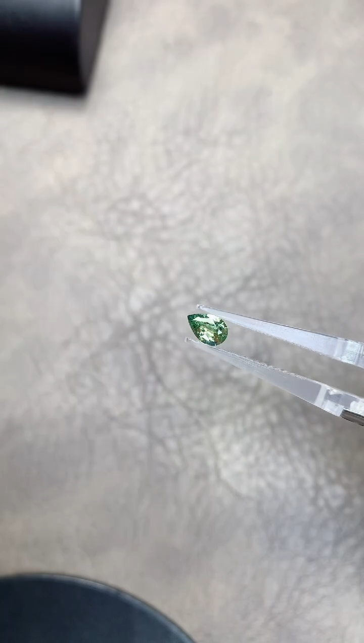 【闪购商品】彩色蓝宝石裸石未镶嵌0.41ct 水滴 BB