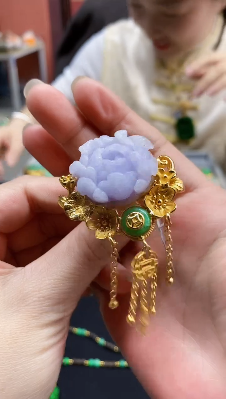 颈饰未镶嵌翡翠戒指