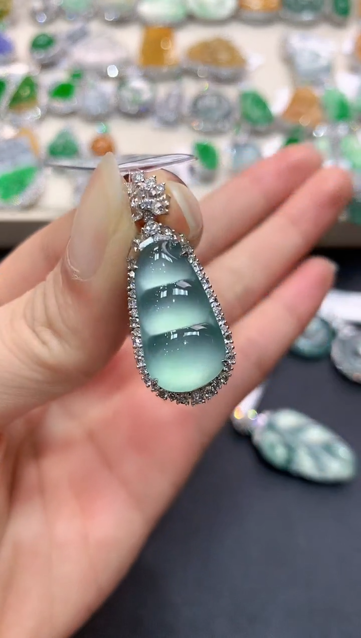 【闪购商品】翡翠吊坠(不含链)18K金镶嵌m96    