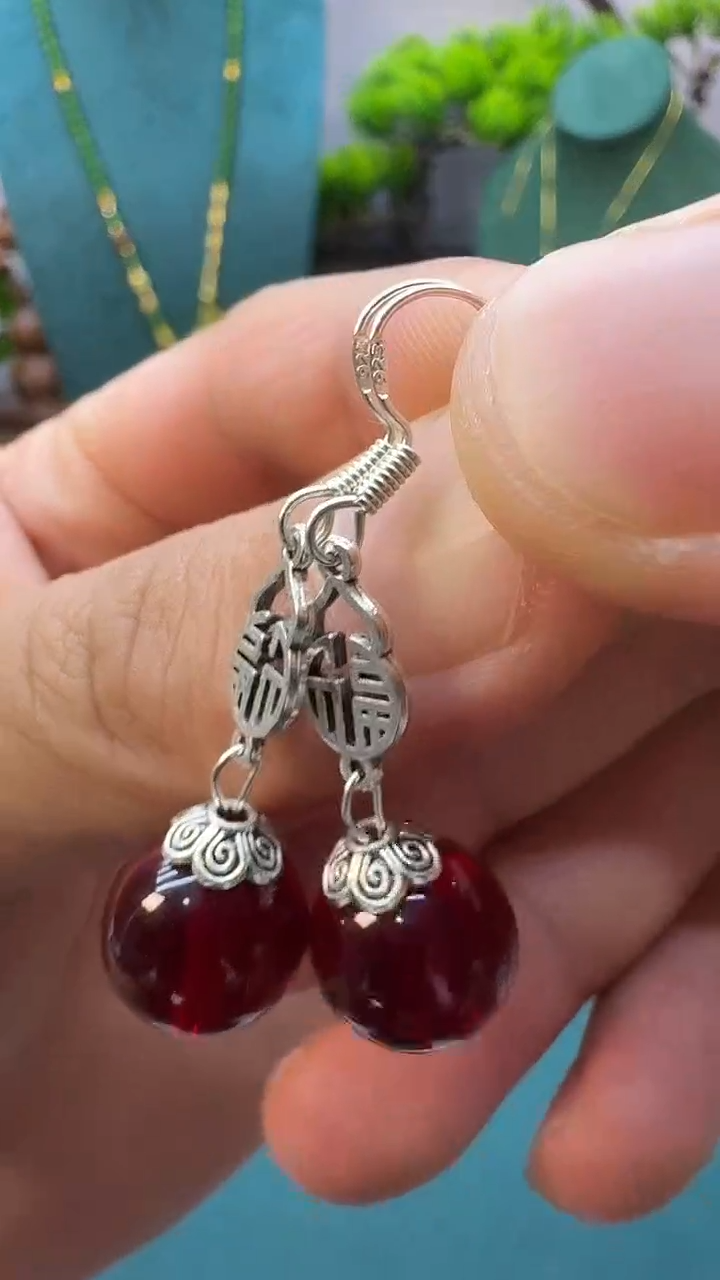 银S925镶嵌血珀耳饰E17