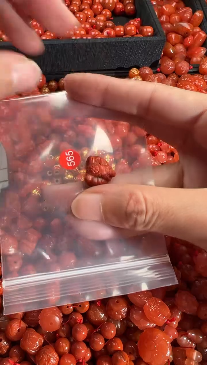 【闪购商品】南红玛瑙颈饰未镶嵌1
