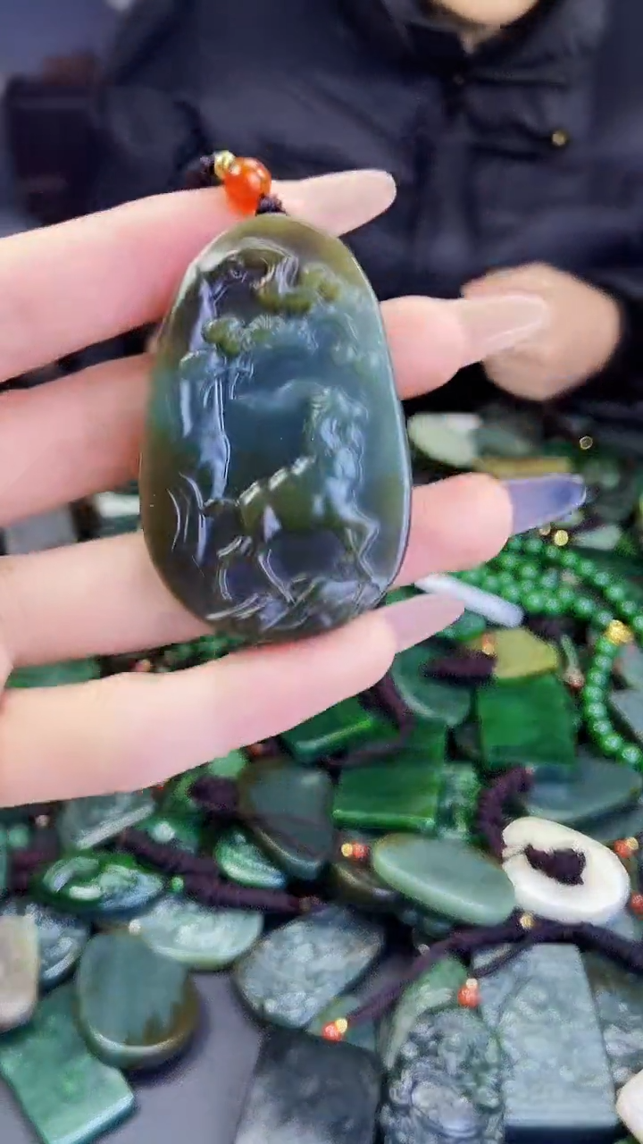 颈饰未镶嵌和田玉1