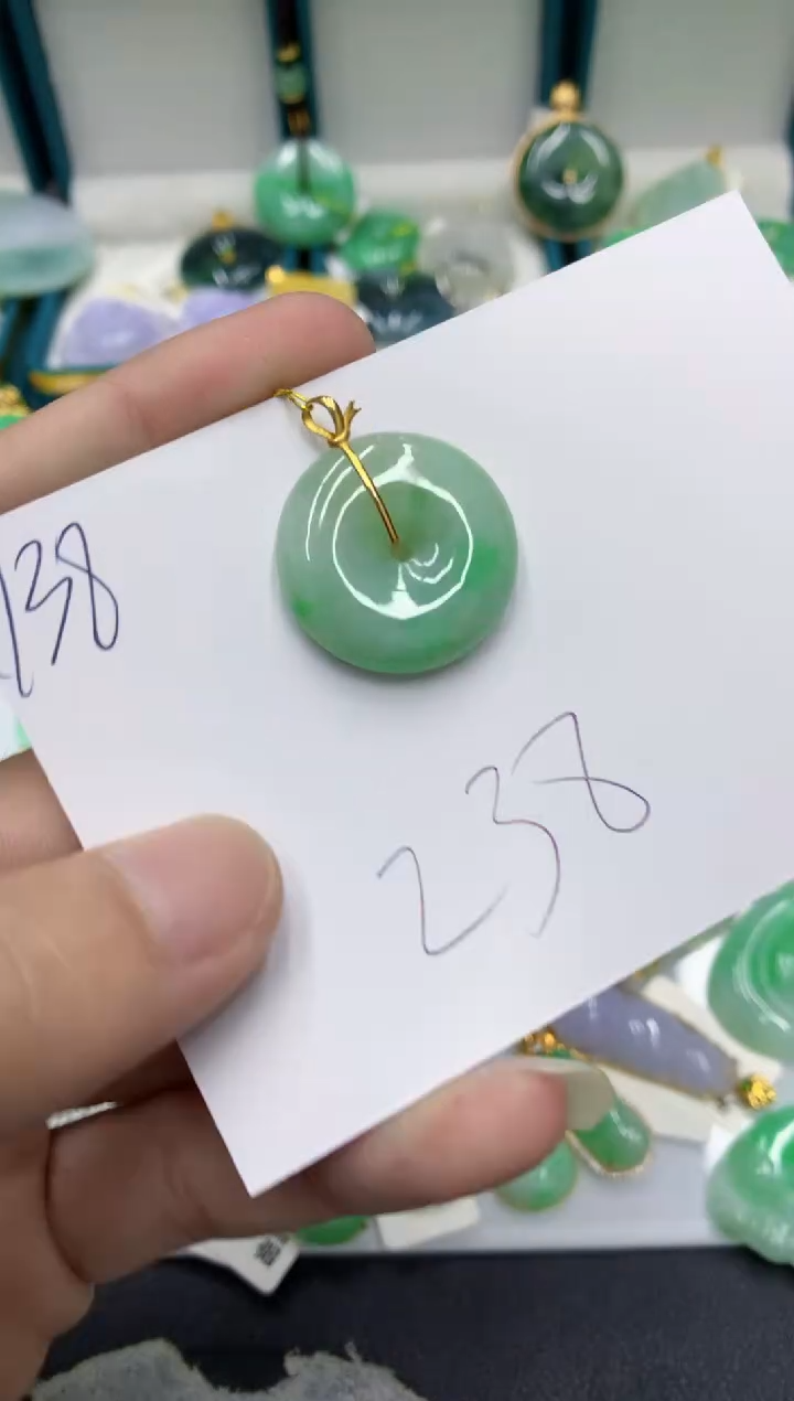 【闪购商品】翡翠颈饰18K金镶嵌翡翠