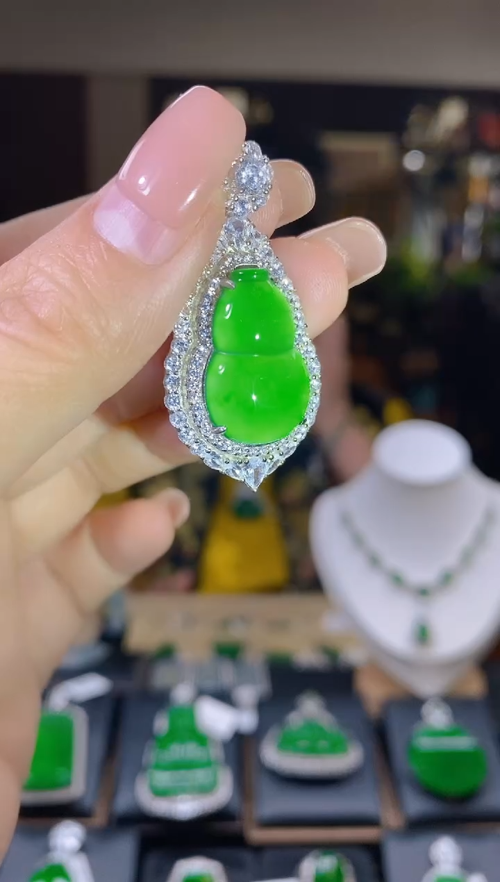 【闪购商品】翡翠吊坠(不含链)未镶嵌翡翠吊坠