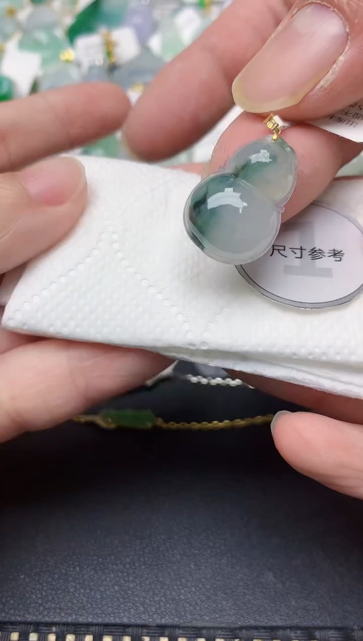 颈饰18K金镶嵌翡翠天然翡翠A货