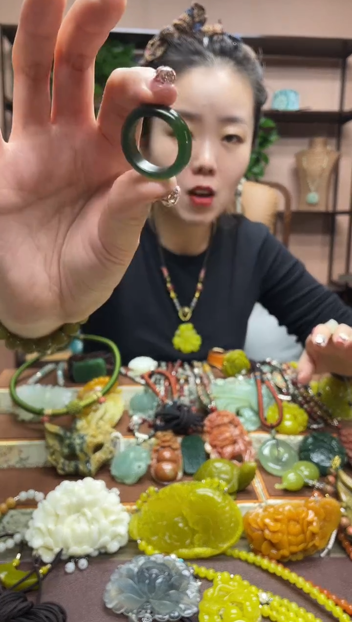 未镶嵌岫玉吊坠多样性发货发其中之一