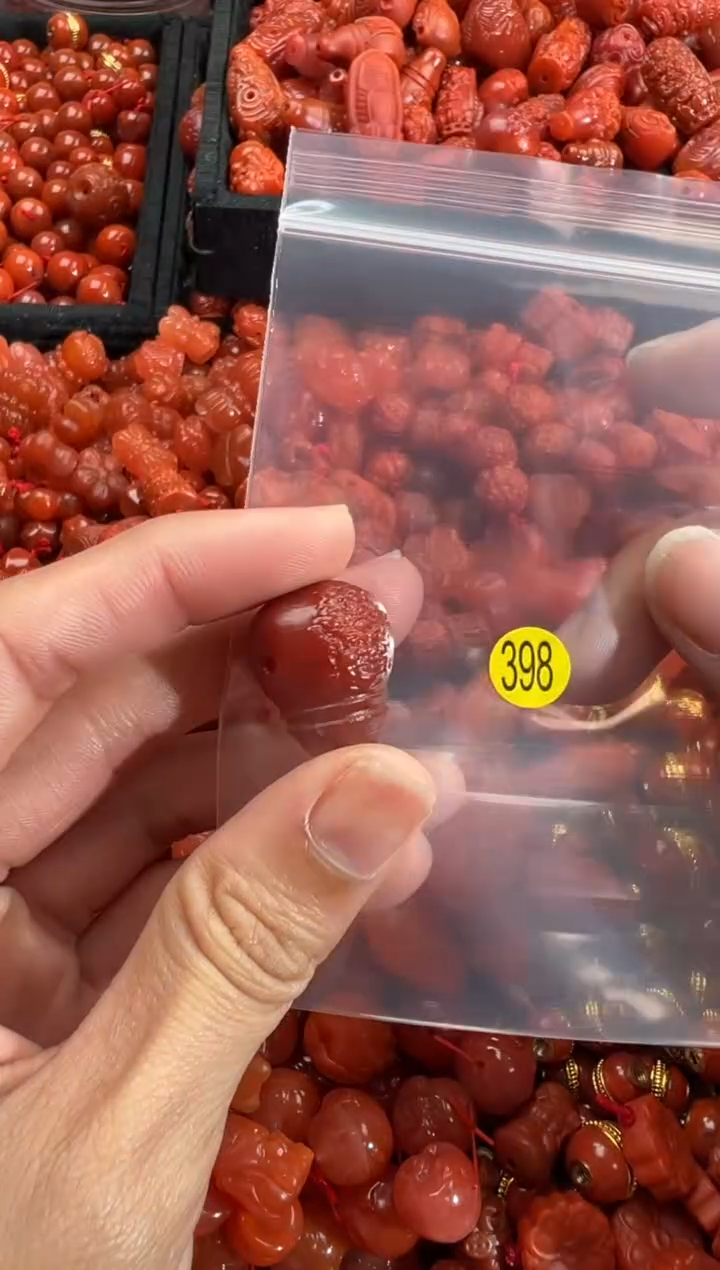 南红玛瑙未镶嵌颈饰1