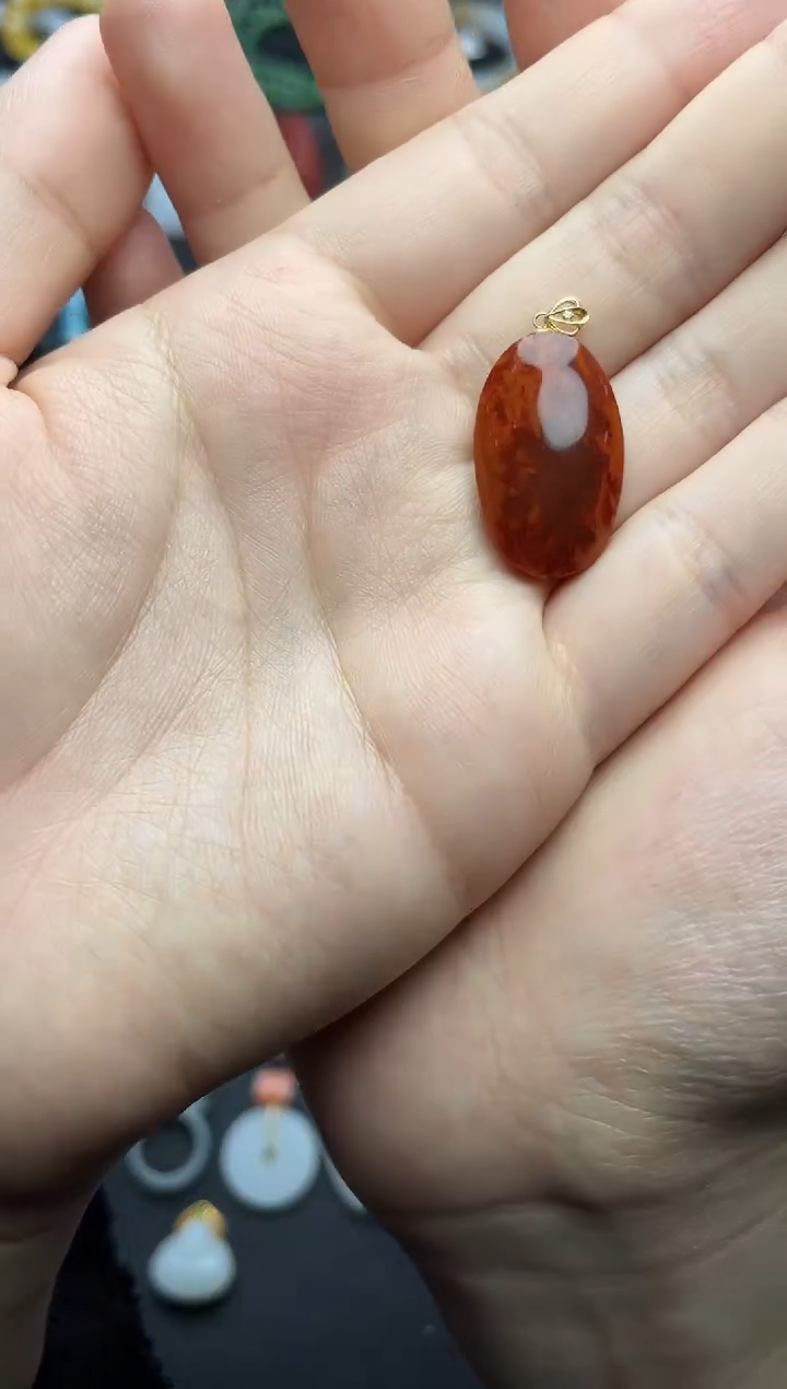 18K金镶嵌颈饰南红玛瑙蛋面吊坠06