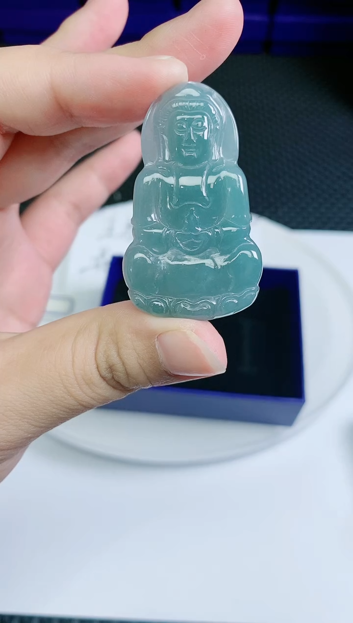 翡翠未镶嵌颈饰          