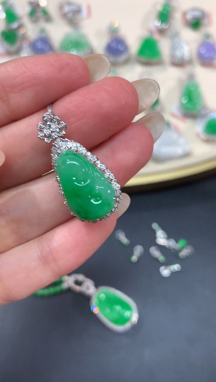 【闪购商品】翡翠吊坠(不含链)18K金镶嵌A82|8800