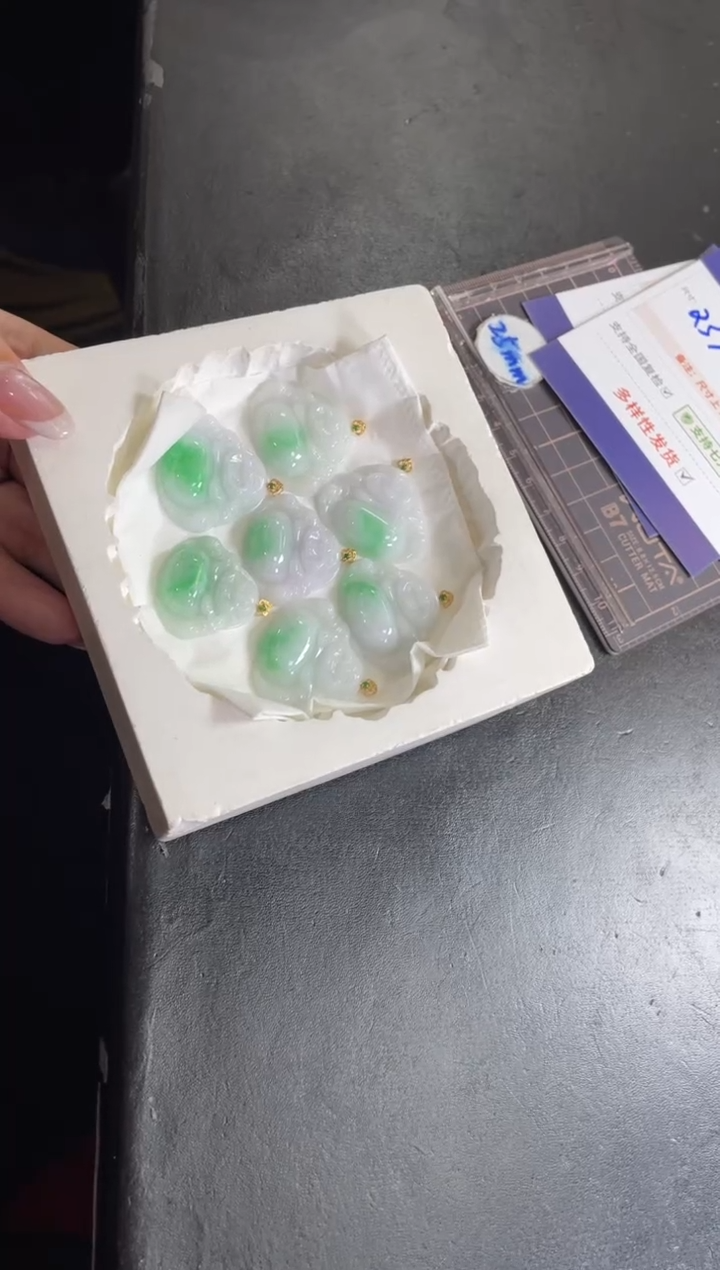 【闪购商品】翡翠挂件18K金镶嵌阳绿佛公FL83@CP多样性发其一配绳