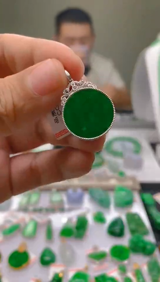 【闪购商品】翡翠颈饰18K金镶嵌 新号开播，全场乱卖