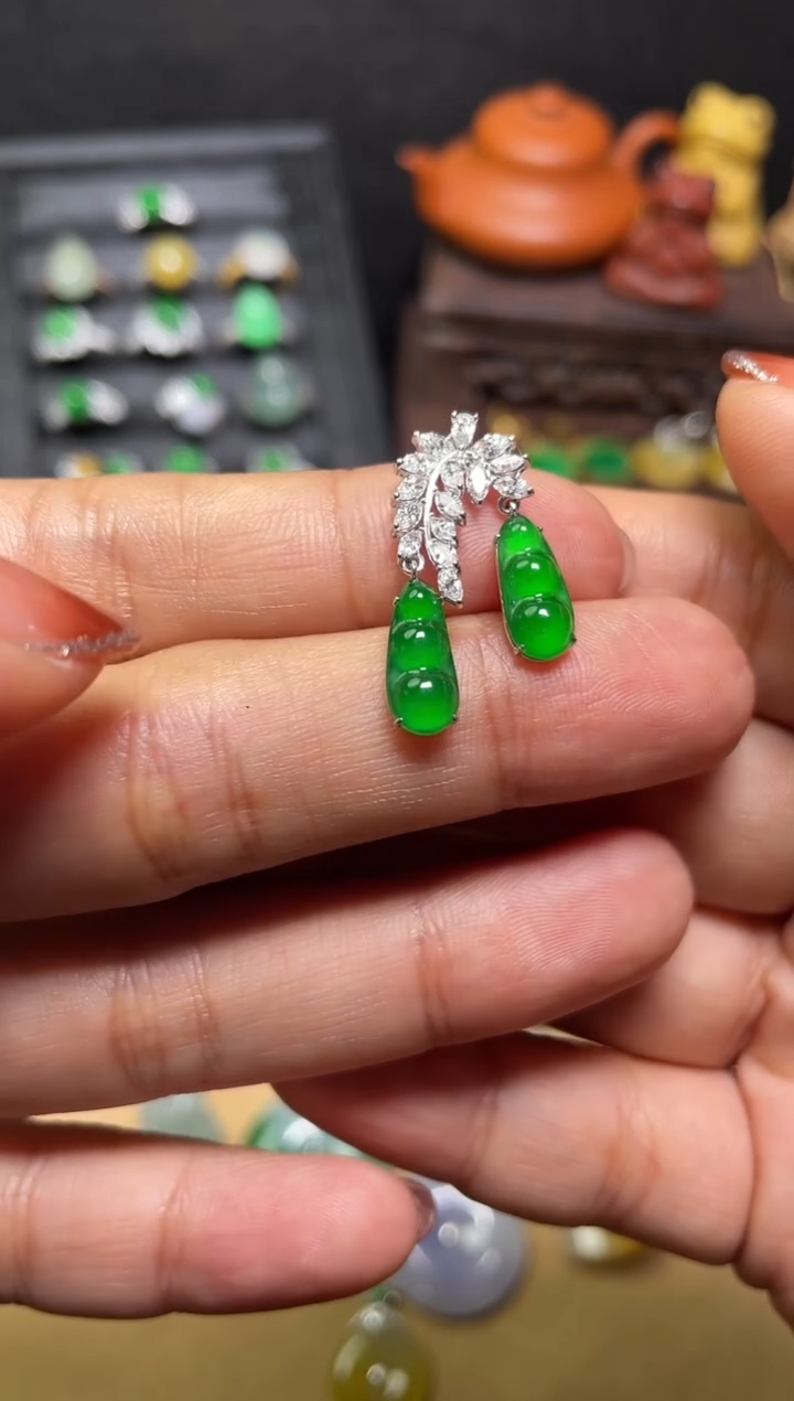 【闪购商品】翡翠吊坠(不含链)18K金镶嵌福豆48小时鉴赏期