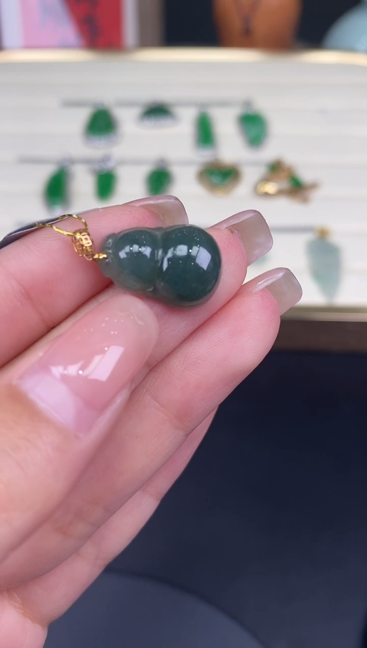 颈饰18K金镶嵌翡翠葫芦吊坠18K金扣镶嵌@@CMT