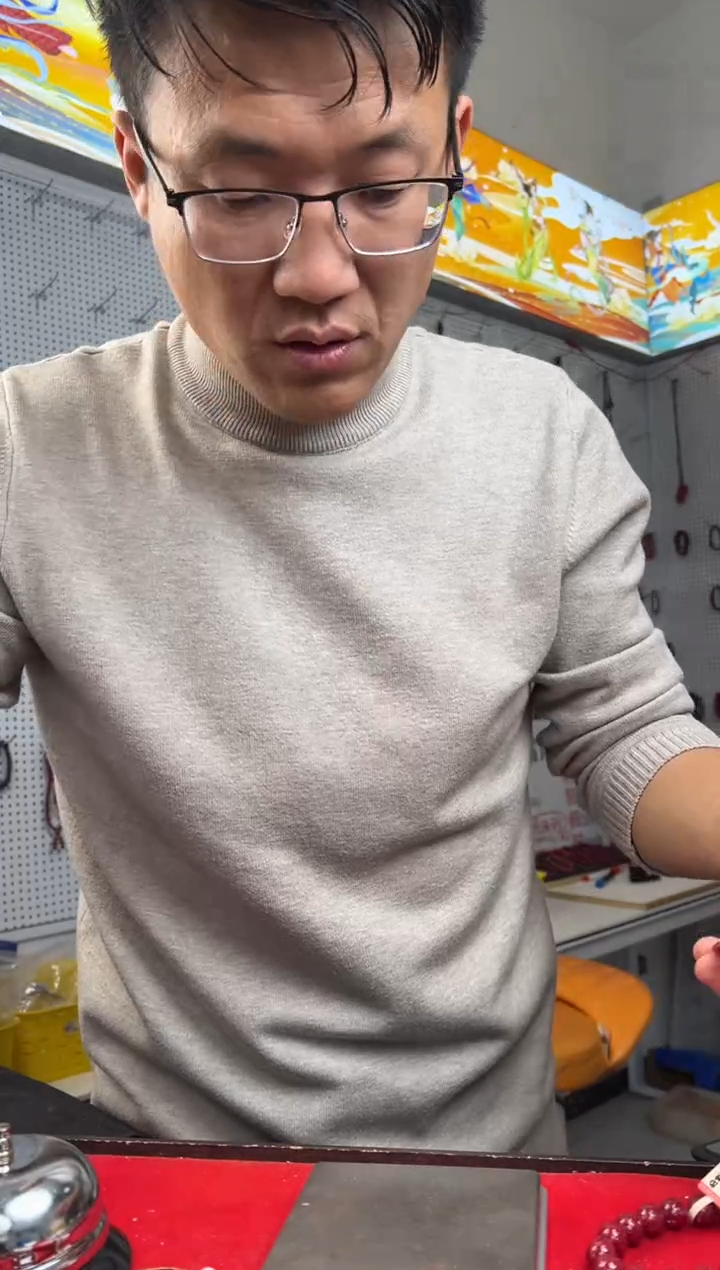 天然辰砂手****刚6mm岩屋坪