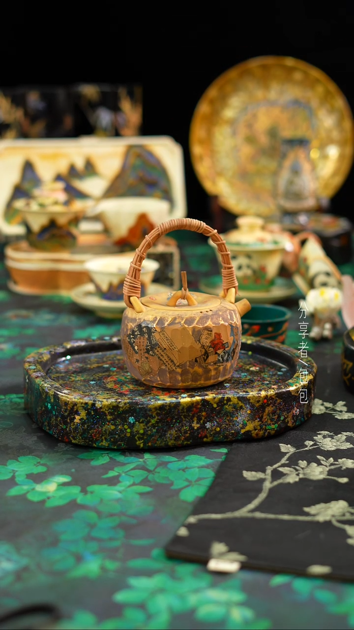 【闪购商品】八破提梁壶··············