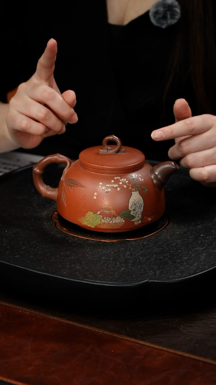 茶壶紫砂冯秀英 清风竹韵27 桂岩丹砂 450毫升 范泽林1980年