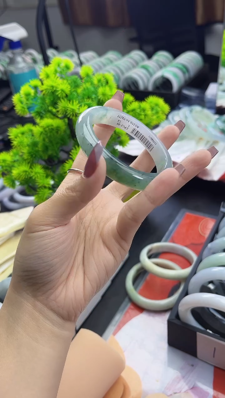 【闪购商品】翡翠手镯未镶嵌翡翠1