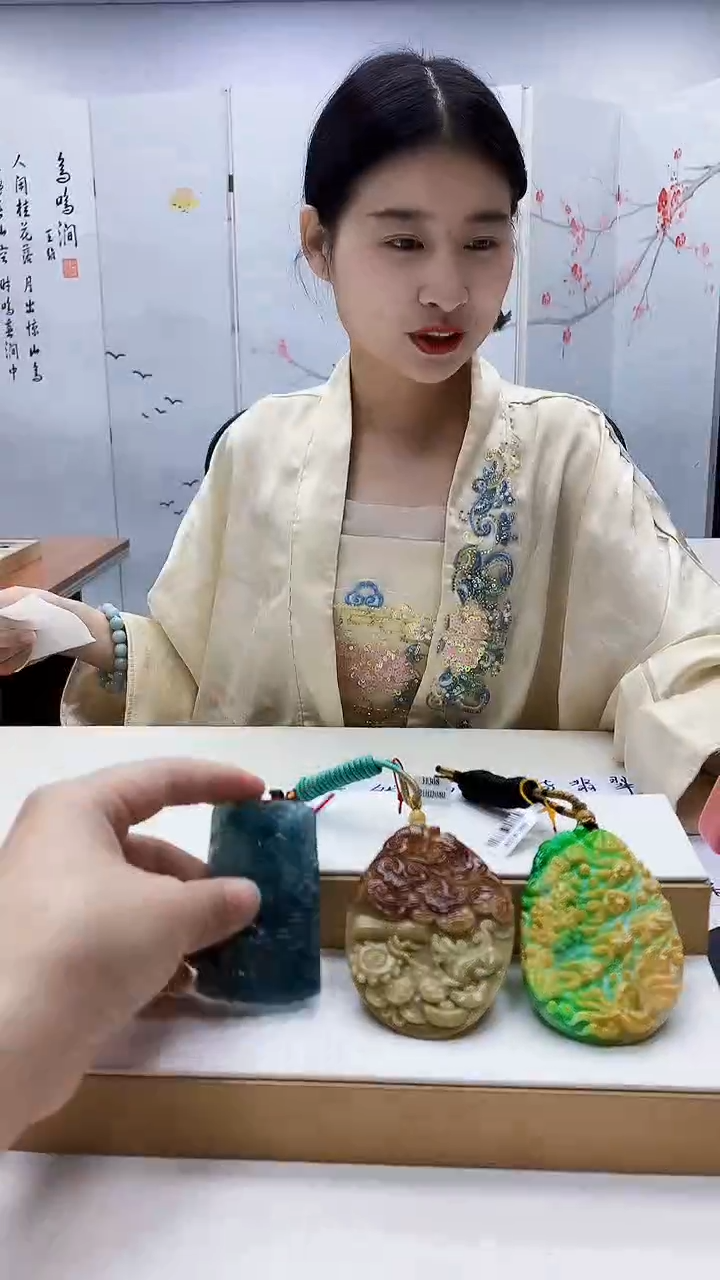 未镶嵌定制翡翠7**_4812ty-毛货挂件