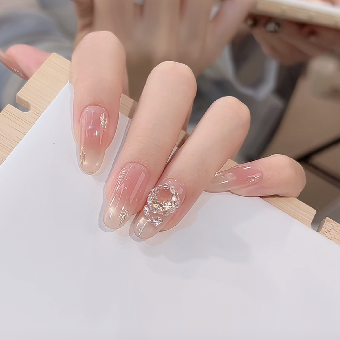  TugeNail "水晶玫瑰”兔哥高定秀场定制版水晶玫瑰穿美甲芬达