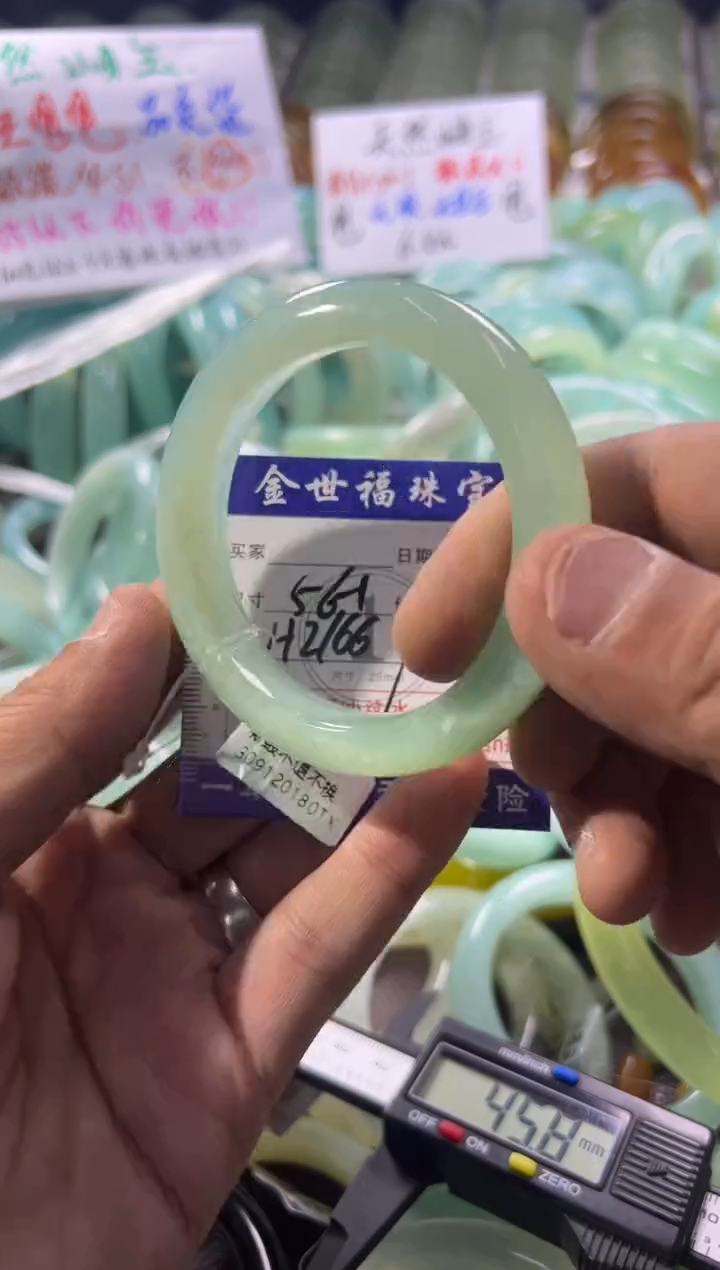 未镶嵌蛇纹石玉手镯1