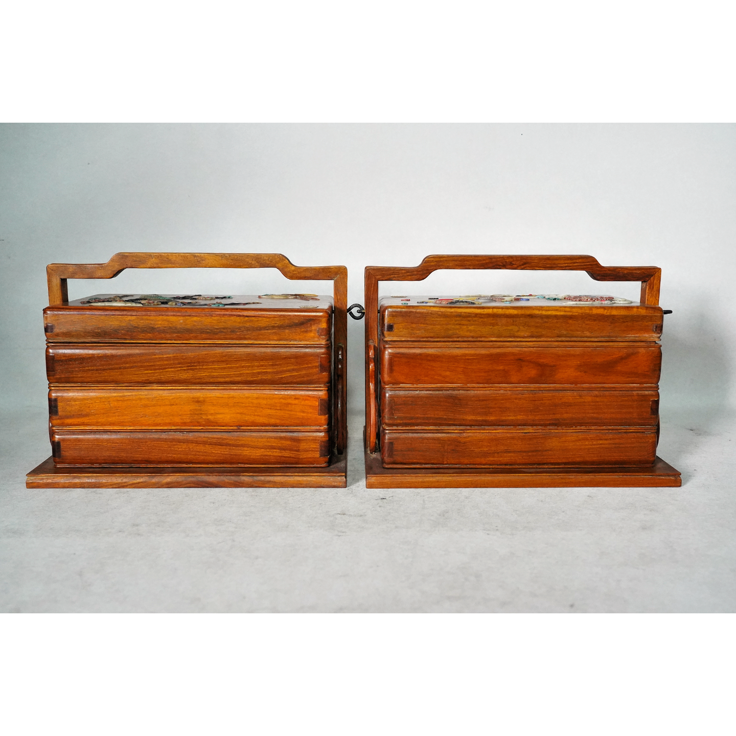 文华开物第242期拍品 12 清 黄花梨嵌花鸟纹提梁盒一对