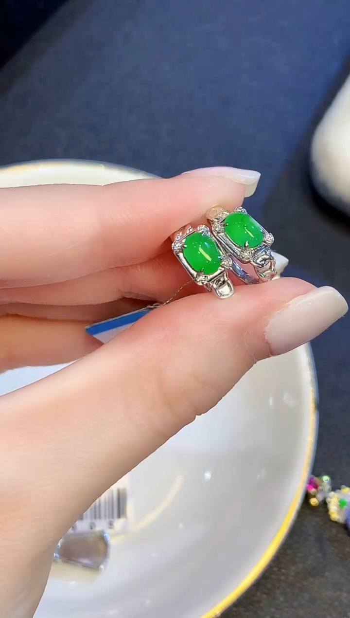 18K金镶嵌翡翠耳饰L1876