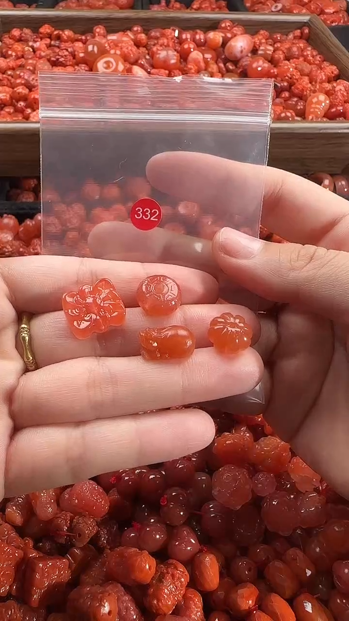 颈饰未镶嵌南红玛瑙1