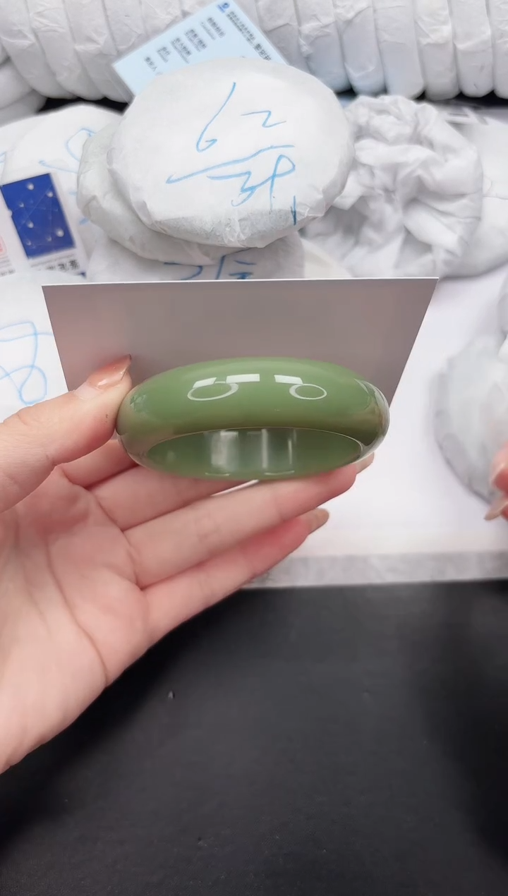 未镶嵌手镯石英质玉138-55.2HS39