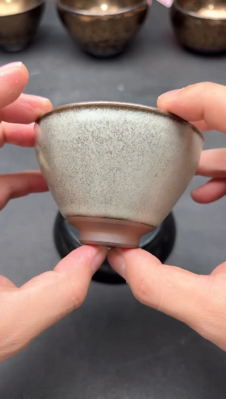 茶盏白贝鲁冰花束口