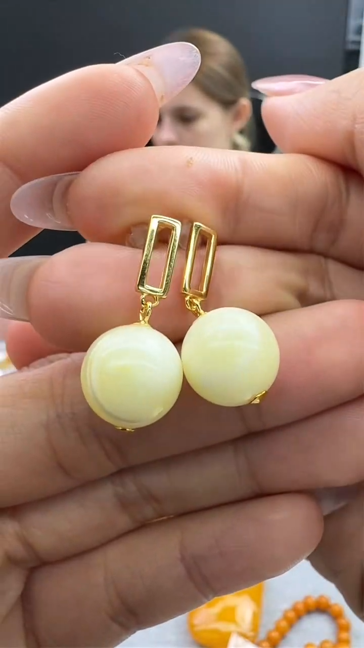 【闪购商品】琥珀耳饰银S925镶嵌48秒拍号