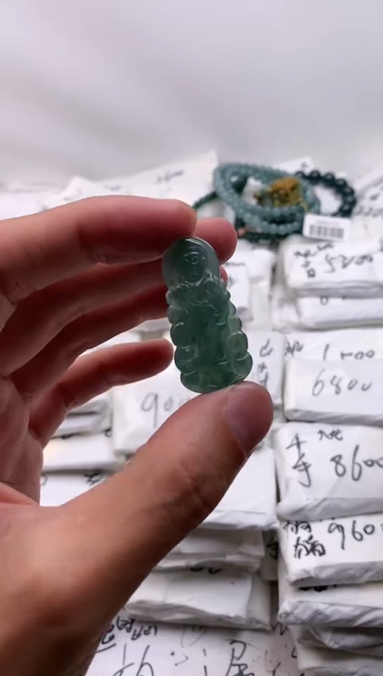 翡翠未镶嵌颈饰观音【品质一般介意慎拍】