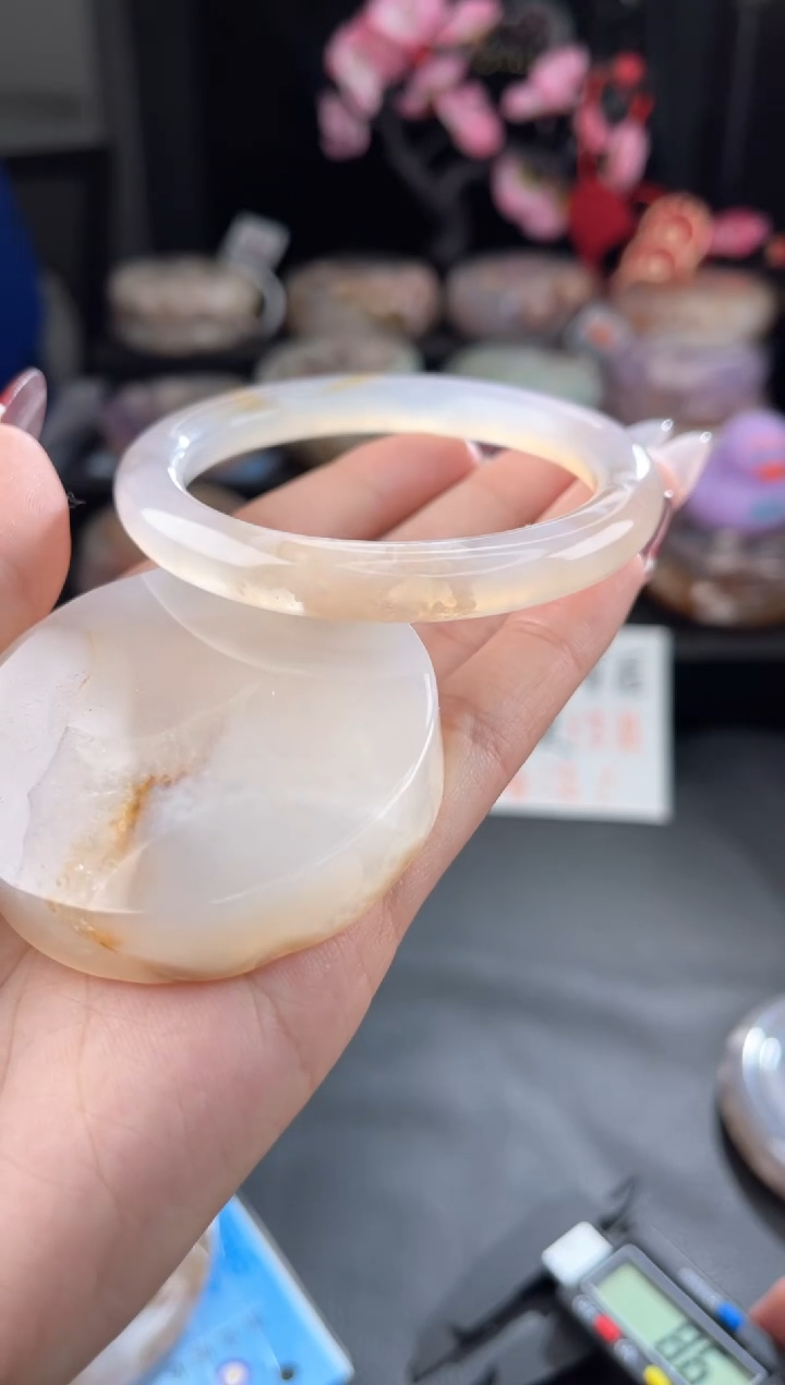 【闪购商品】石英质玉手镯未镶嵌55