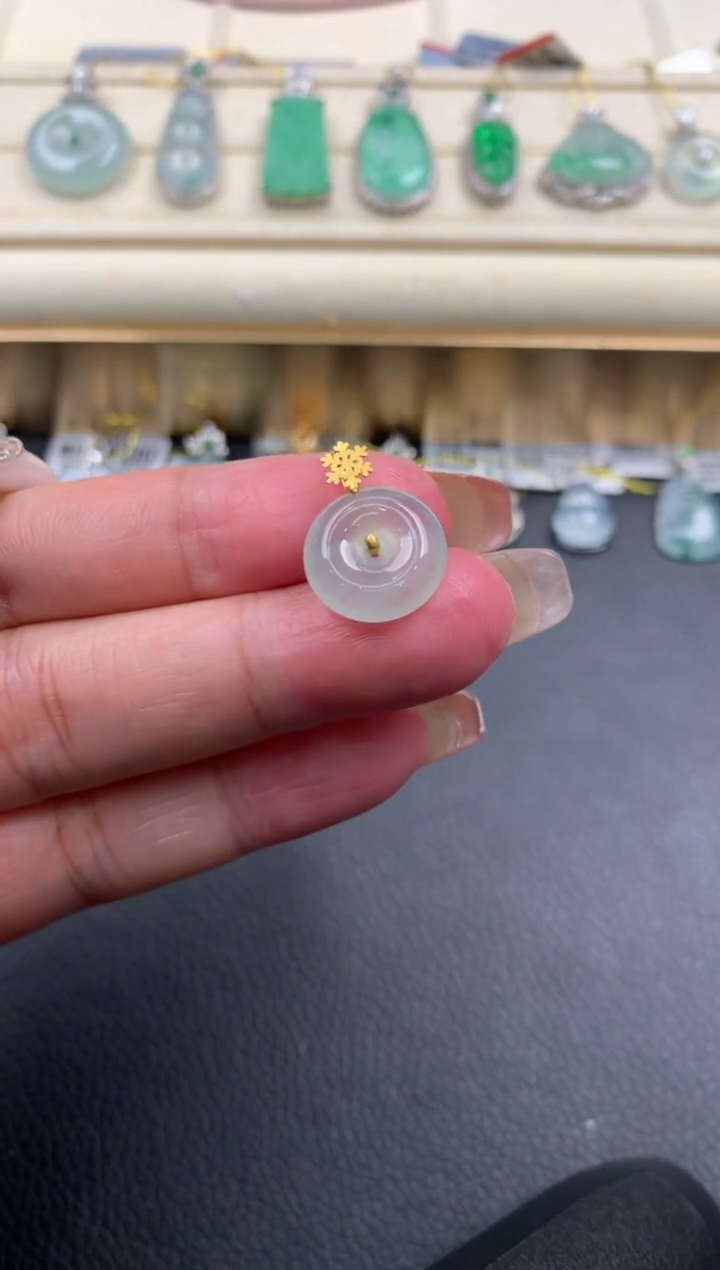 【闪购商品】翡翠颈饰18K金镶嵌Q12      