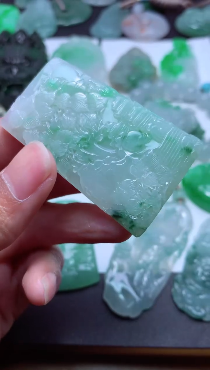 【闪购商品】翡翠颈饰未镶嵌天然翡翠