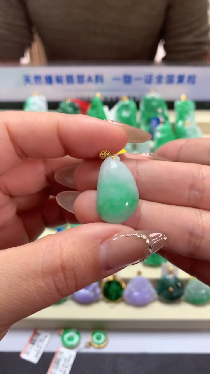 【闪购商品】翡翠吊坠(不含链)18K金镶嵌挂件