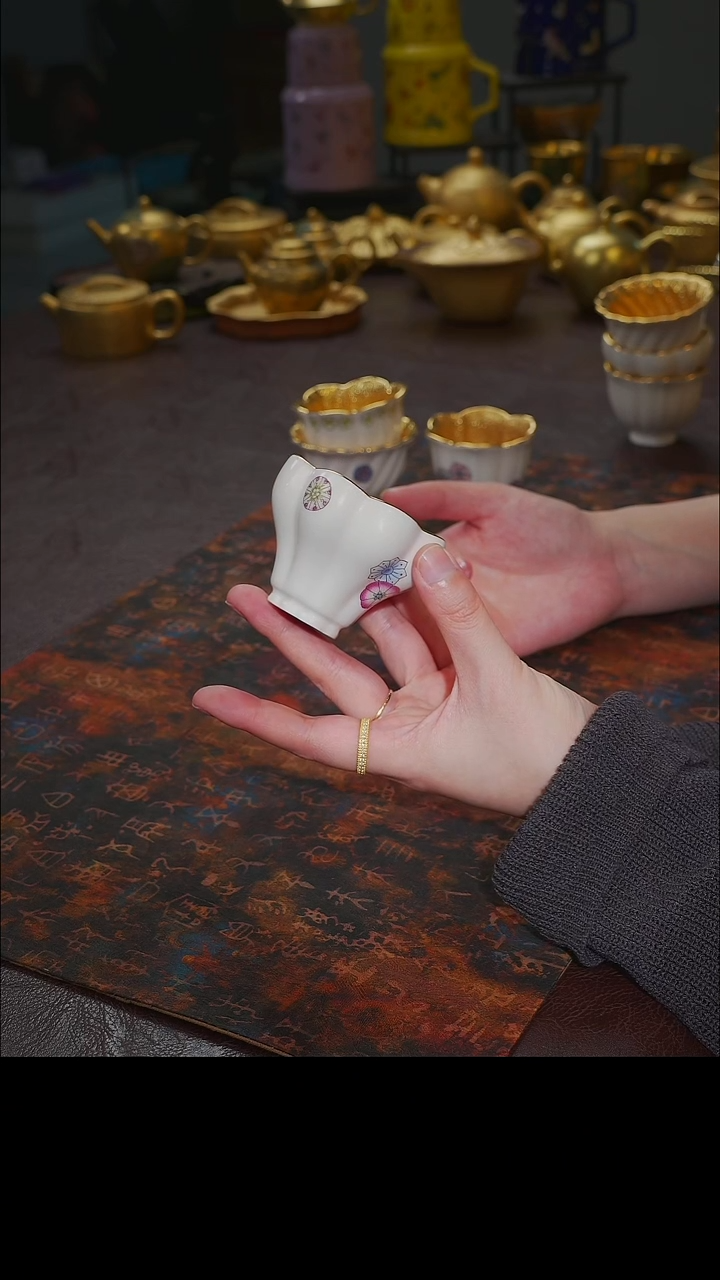 杯【宜景窑珍珠白鎏金皮球花系列】曼陀罗