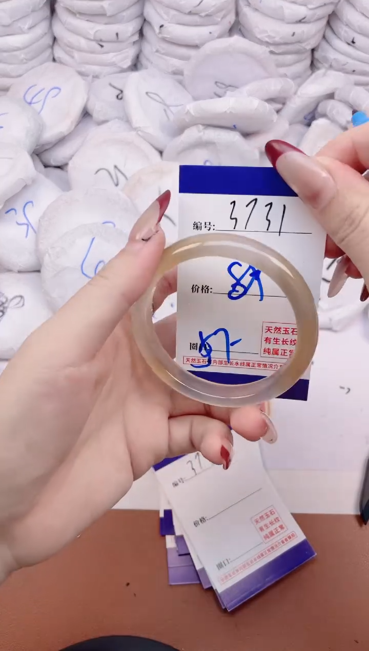 【闪购商品】玛瑙/玉髓手镯未镶嵌3731