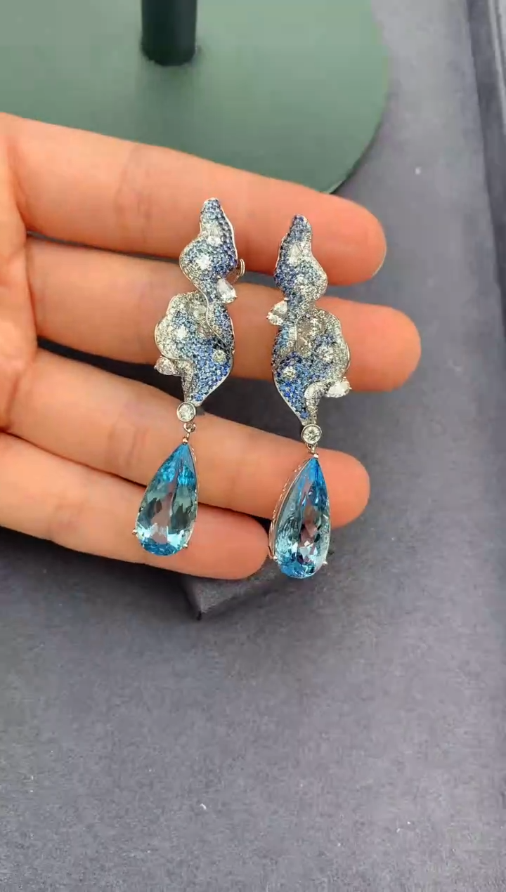 【闪购商品】海蓝宝石耳钉18K金镶嵌13.7ct海蓝宝石耳钉