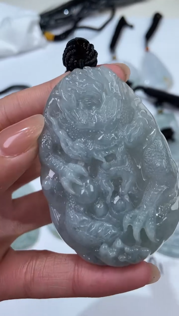 【闪购商品】翡翠未镶嵌颈饰2204159  