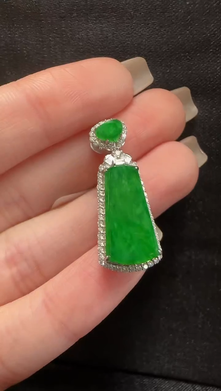 【闪购商品】翡翠颈饰18K金镶嵌2010无事牌