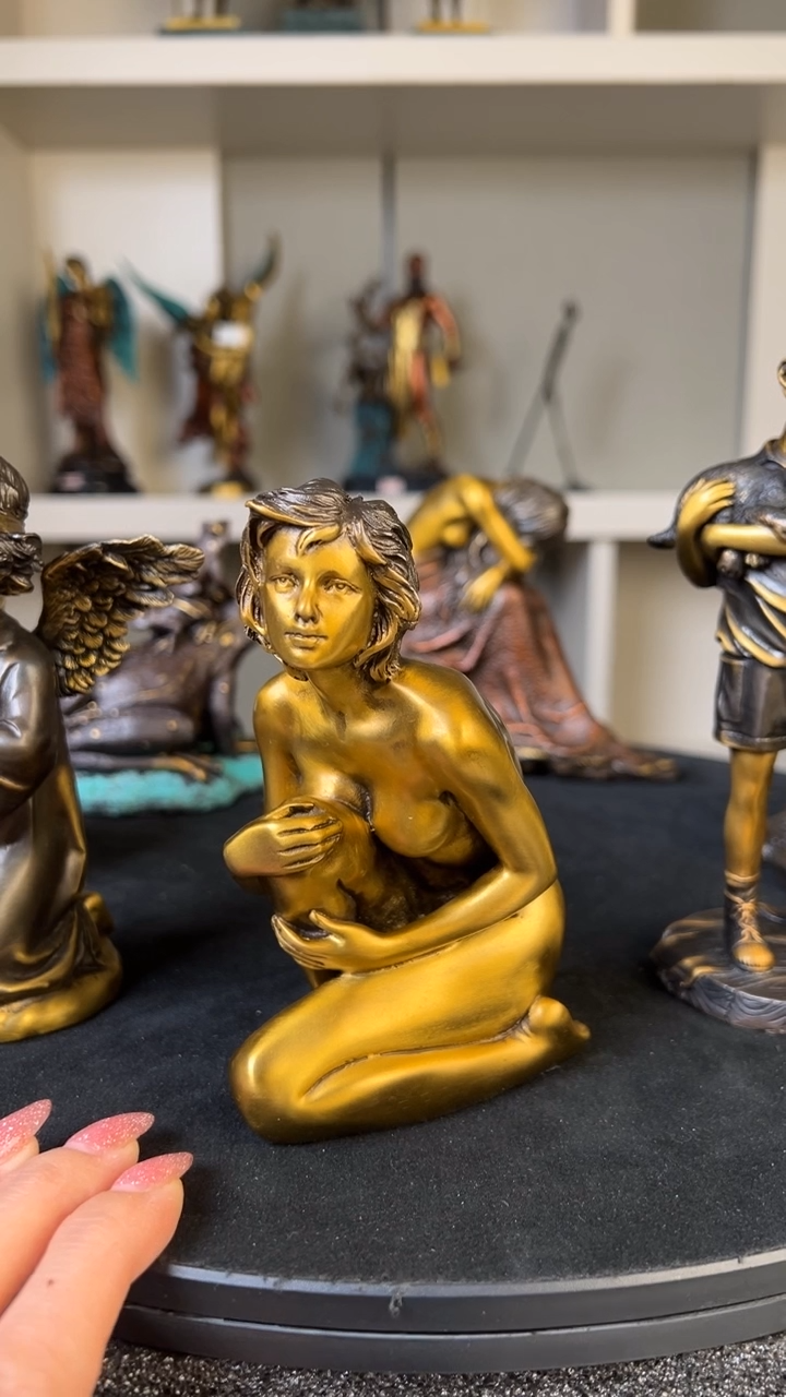 精铜材质 精美雕塑