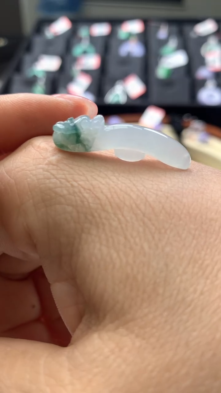 【闪购商品】翡翠颈饰未镶嵌挂件