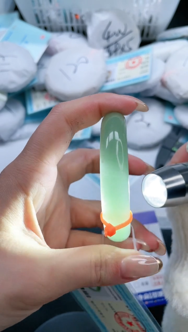 【闪购商品】石英质玉手镯未镶嵌21V242-56